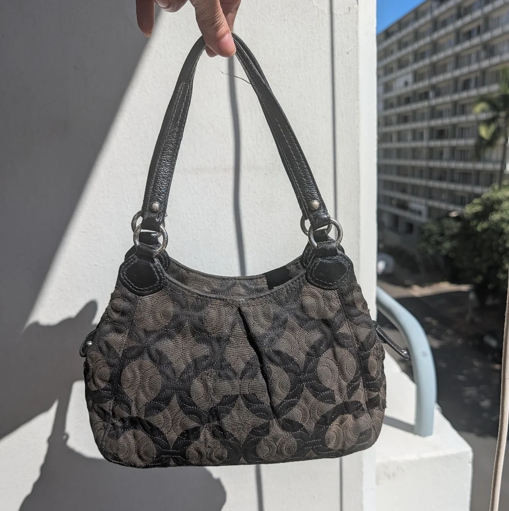 Coach Gramercy OP Art Jacquard Monogram Hobo Bag quilted Canvas black Taupe